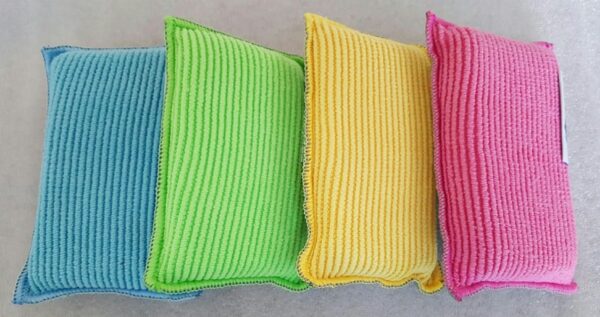 4 éponges vaisselle une face en microfibre, une face grattante 4 éponges vaisselle une face en microfibre, une face grattante